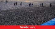 Bomberos rescataron a una mujer que ingresaba al agua