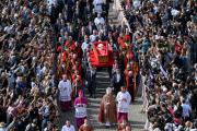 Miles de fieles le dan el último adiós al papa Francisco en la basílica de San Pedro
