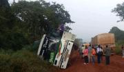 Un bus acaba volcado en la ruta San Matías – San Ignacio; culpan al mal estado de la vía