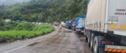 Reportan nuevo deslizamiento en la ruta nueva Cochabamba – Santa Cruz y otra vez se interrumpe el tránsito