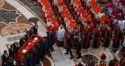 El médico del papa revela sus últimos instantes de vida y dice que Francisco quería “morir en casa”