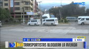 Transportistas bloquean en Cochabamba por el mal estado de las vías