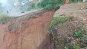 Colapsa plataforma y se corta el paso en ruta troncal a La Asunta. (10:59)
