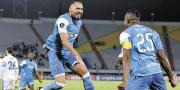 San Antonio gana y sigue en la pelea por el pase