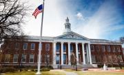 Otra dura embestida del Presidente contra Harvard