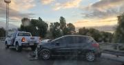 Mañana accidentada: un auto quedó destrozado contra el guardarraíl en la Ruta 40