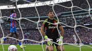 Copa de Inglaterra: Le hicieron tres a Dibu y el Aston Villa perdió la semifinal