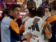 Antonio Rudiger explotó y le tiró un hielazo al árbitro: roja y furia en la final de la Copa del Rey que Barcelona le ganó a Real Madrid
