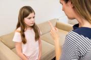 Aberrante: una madre le enseña a su hija a robar en la vía pública