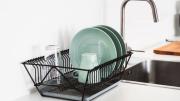 Adiós al escurridor de platos tradicional: la tendencia que aporta mayor espacio a tu cocina