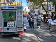 Catorce personas trasladadas y gran despliegue del SAME tras un incendio en un edificio de Caballito