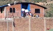 Senadores van al penal de El Abra para hablar con Zúñiga y se encuentran con un motín de reclusos