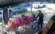 VIDEO. Gritos, forcejeo y tensión durante un asalto de bicichorro en La Plata