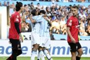 Pese a la inferioridad numérica, Racing ganó y eliminó a Newell's