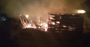San Julián: Así fue el incendio que devoró varias casetas y negocios la noche de este viernes