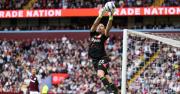 Aston Villa, con el Dibu Martínez, ganó y sigue metido en la pelea para clasificar a la Champions League