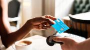 El Gobierno habilitará el pago con QR y débito en dólares y se podrá comprar desde una gaseosa hasta un auto sin pesos