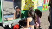 La escuela móvil inspirada en un modelo europeo que lleva la educación a barrios vulnerables