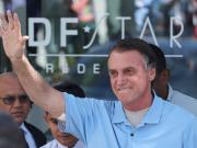 El expresidente de Brasil Jair Bolsonaro sale del hospital tres semanas después de ser operado