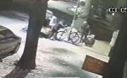 La Plata: les robaron dos bicicletas en la puerta de un bar y “nadie vio nada”