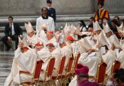 Máxima expectativa por el cónclave: gestos, campaña y cálculos de los cardenales en el último domingo sin papa