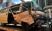 Colisión múltiple de minibuses deja una mujer fallecida y menor herida