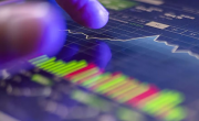 Día turbulento en los mercados: caen bonos argentinos y el Merval