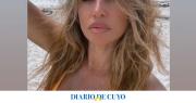 Belén Francese posó de espaldas con una enteriza súper cavada