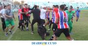 [FOTOS] Escándalo en Puyuta: Desamparados bajó al puntero Peñarol con un final repleto de polémica y violencia