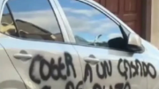 Escandaloso escrache en el Alto Valle: amaneció con un duro mensaje en su auto