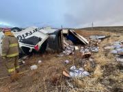 Un camión con alimentos volcó sobre la ruta y murió su chofer: a los vecinos no les importó e igual saquearon el cargamento