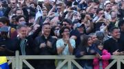 Video: así reaccionaron los fieles a la fumata blanca en Roma