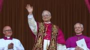 Así fue la salida del papa León XIV al balcón del Vaticano