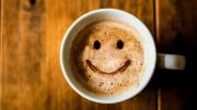 Dime cuánto café tomas y te diré qué tan feliz eres: la psicología detrás de este hábito