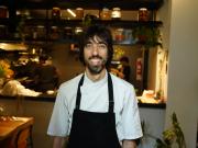 El chef sustentable que hace platos con desechos y ganó un codiciado premio