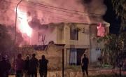Feroz incendio destruyó por completo un departamento en Catriel: qué se sabe sobre el origen de las llamas