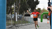 Jorge Mérida y Claudia Arbe ganaron la Corrida Universitaria