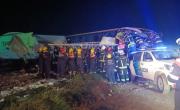 Tragedia en Ruta 3: choque frontal entre un micro y un camión deja al menos cuatro muertos