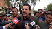 Hijo de Manfred asegura que su padre usa auto blindado por amenazas de candidatos
