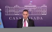 Un clásico: un candidato y funcionario que hace anuncios todos los días