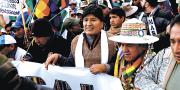 Evo suspende la inscripción de su candidatura y critican su marcha
