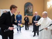 Jannik Sinner se hizo una escapada desde el Foro Itálico para visitar al nuevo Papa, León XIV: qué le llevó de regalo