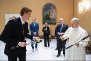 Quién es el primer deportista del mundo al que recibió el papa León XIV