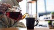 Por qué tomar té negro: los 5 beneficios de esta infusión