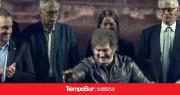 Milei acompañó a Adorni en el acto de cierre y cargó contra la mierda del partido del Estado