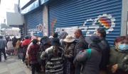 Más de tres horas de espera en Emapa: Frío y largas filas por aceite en La Paz