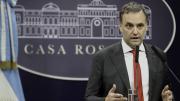 Adorni postergó su anuncio para habilitar el uso de dólares del colchón