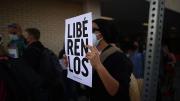 Amnistía Internacional denuncia violaciones a los DD.HH. de los migrantes en Texas