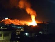 Explota depósito clandestino de garrafas de gas de origen boliviano en el lado peruano de Desaguadero