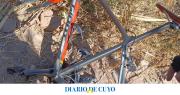 Dos sujetos robaron una costosa bicicleta y arrojaron el cuadro a un baldío
